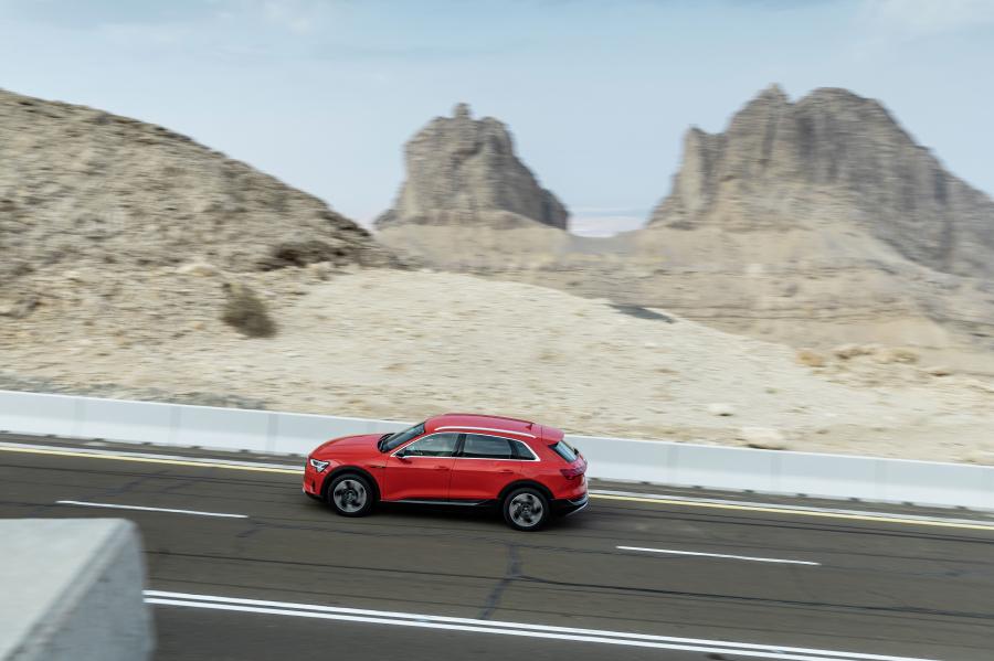  Audi e-tron 55 Quattro 2019 года  (WW) (фото 225 из 452)